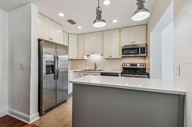 275 MATEO WAY NE, St Petersburg, FL 33704