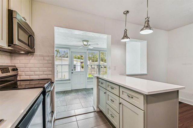 275 MATEO WAY NE, St Petersburg, FL 33704