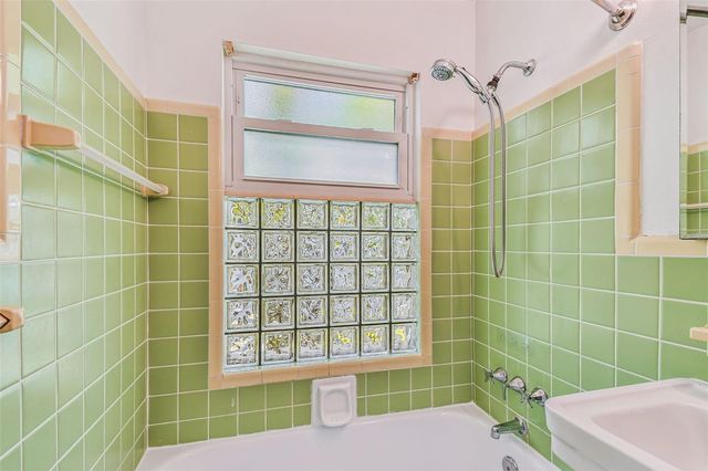 275 MATEO WAY NE, St Petersburg, FL 33704