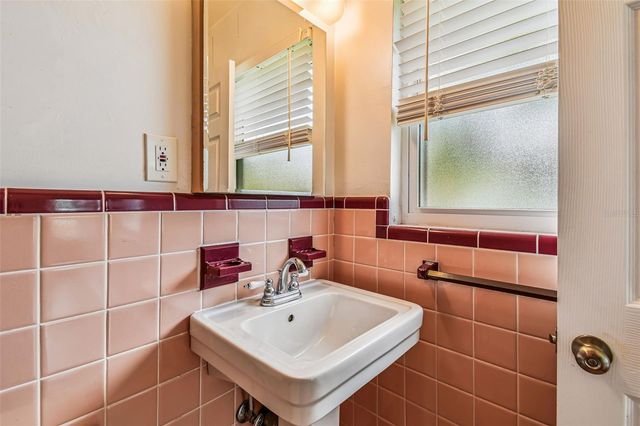 275 MATEO WAY NE, St Petersburg, FL 33704