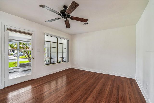 275 MATEO WAY NE, St Petersburg, FL 33704