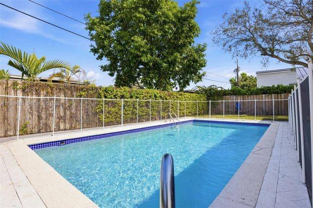 5851 SW 15th St, West Miami, FL 33144