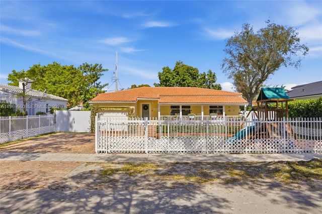 5851 SW 15th St, West Miami, FL 33144