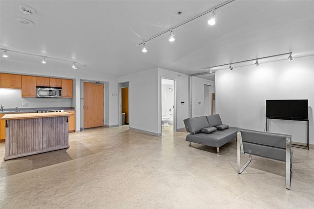 221 E College Street 803, Iowa City, IA 52240