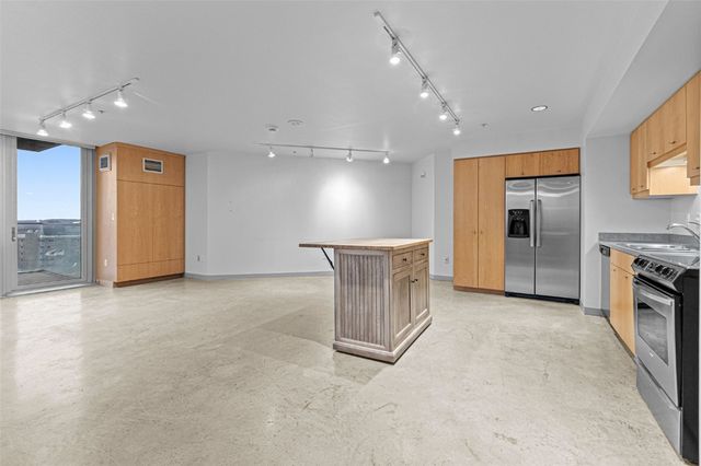 221 E College Street 803, Iowa City, IA 52240