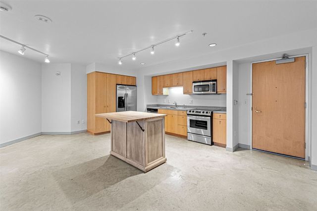 221 E College Street 803, Iowa City, IA 52240