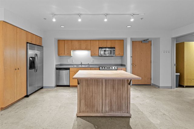 221 E College Street 803, Iowa City, IA 52240