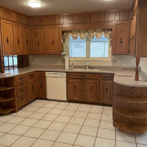 6515 Tallwood DR, Roanoke, VA 24018