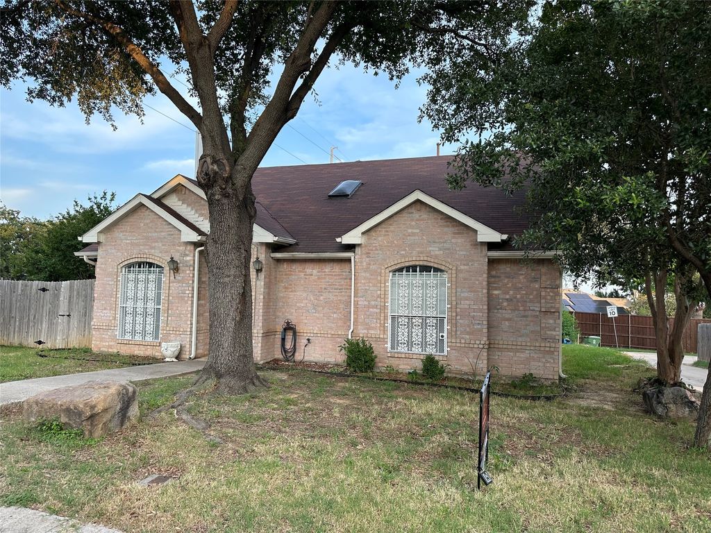 1400 Saint Gallen Lane, Lewisville, TX 75067