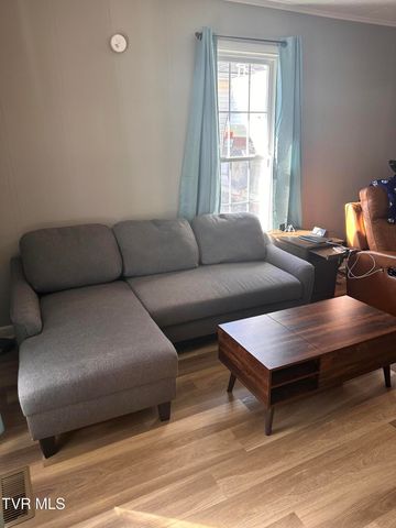 1821 Broad Street, Bristol, TN 37620