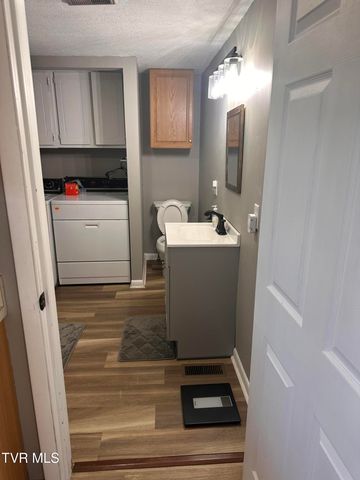 1821 Broad Street, Bristol, TN 37620