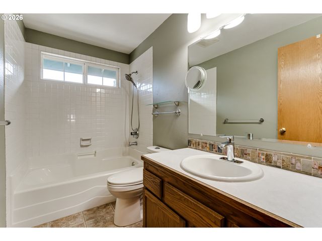 5131 TREVON St, Eugene, OR 97402