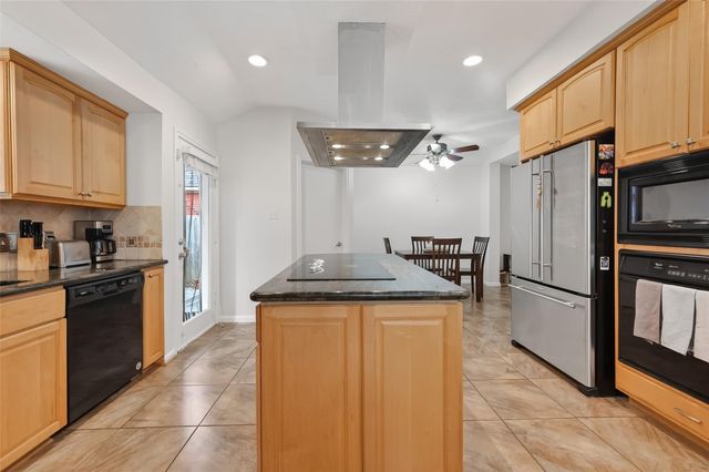 11718 Pecan Creek Drive, Houston, TX 77043