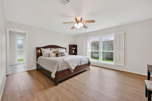 11718 Pecan Creek Drive, Houston, TX 77043