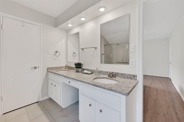 11718 Pecan Creek Drive, Houston, TX 77043