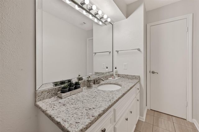 11718 Pecan Creek Drive, Houston, TX 77043