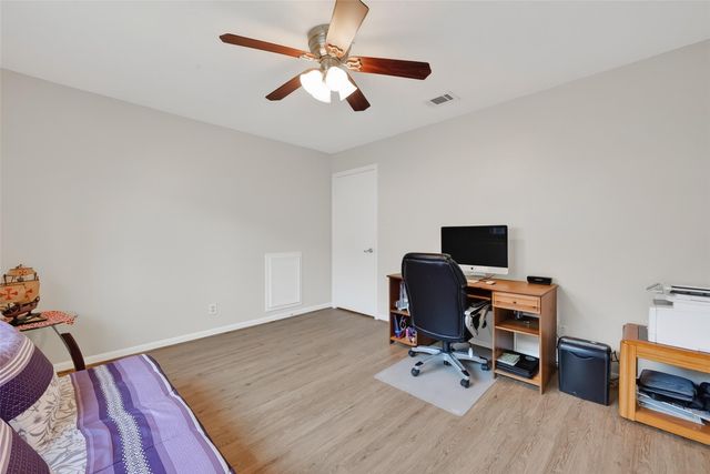 11718 Pecan Creek Drive, Houston, TX 77043