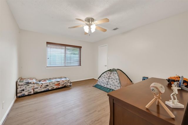 11718 Pecan Creek Drive, Houston, TX 77043