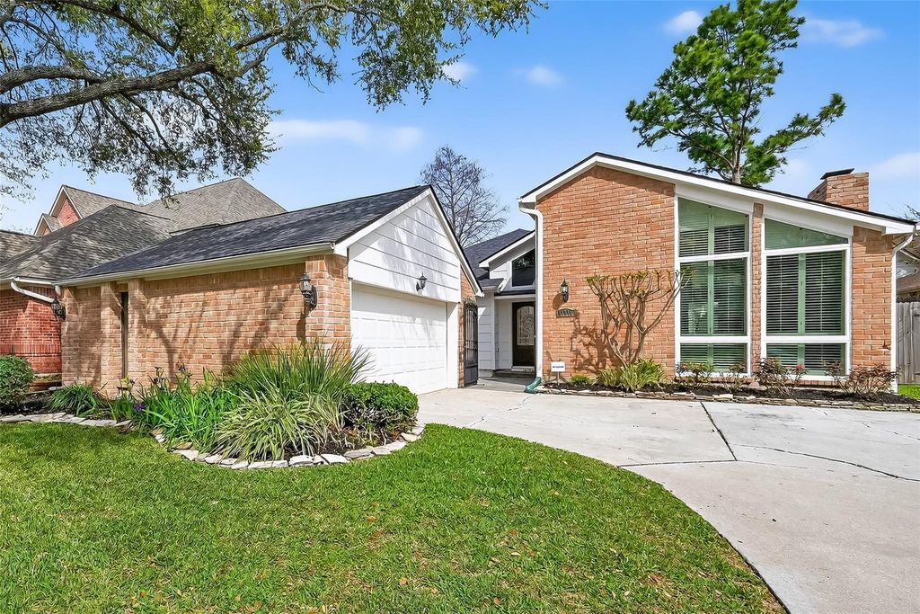 11718 Pecan Creek Drive, Houston, TX 77043