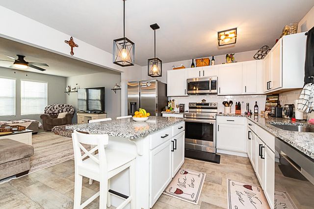 18105 Loganwood Trail, Pennfield Twp, MI 49014