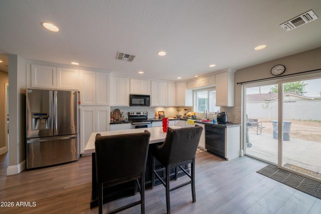 5242 N 19TH Drive, Phoenix, AZ 85015