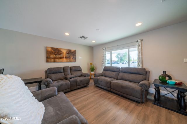 5242 N 19TH Drive, Phoenix, AZ 85015