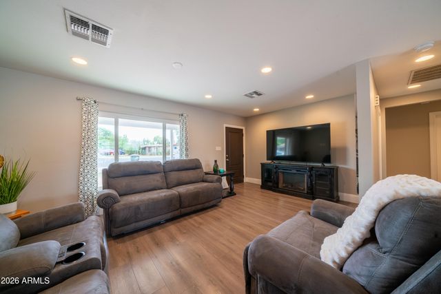 5242 N 19TH Drive, Phoenix, AZ 85015