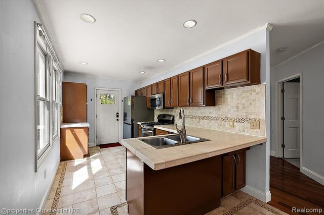 30475 Brentwood Street, Southfield, MI 48076