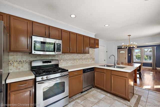30475 Brentwood Street, Southfield, MI 48076