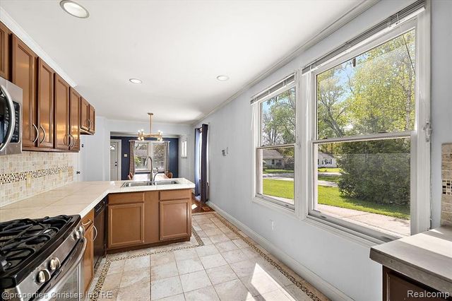 30475 Brentwood Street, Southfield, MI 48076