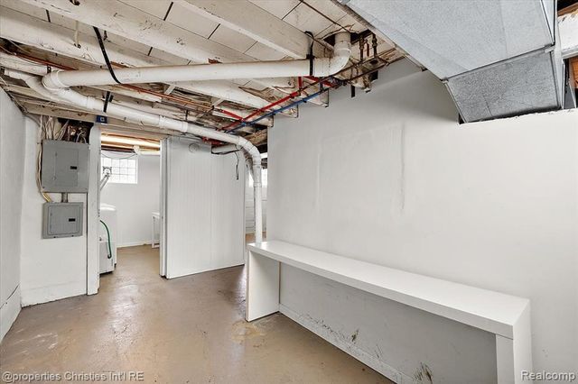 30475 Brentwood Street, Southfield, MI 48076