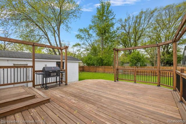 30475 Brentwood Street, Southfield, MI 48076