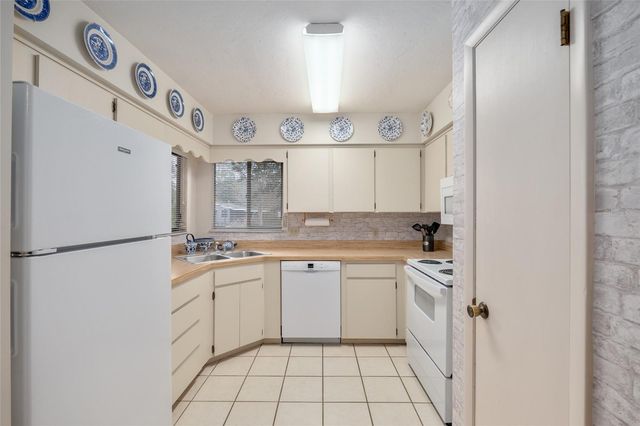 8646 NW 42ND STREET, Gainesville, FL 32653