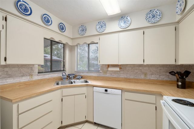 8646 NW 42ND STREET, Gainesville, FL 32653