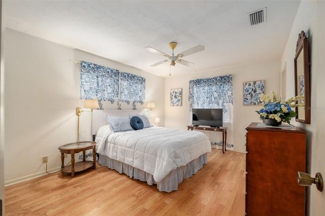 8646 NW 42ND STREET, Gainesville, FL 32653