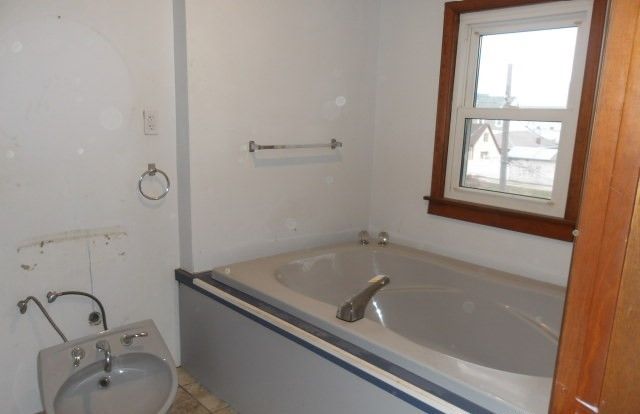 405 S 4th Street, Effingham, IL 62401