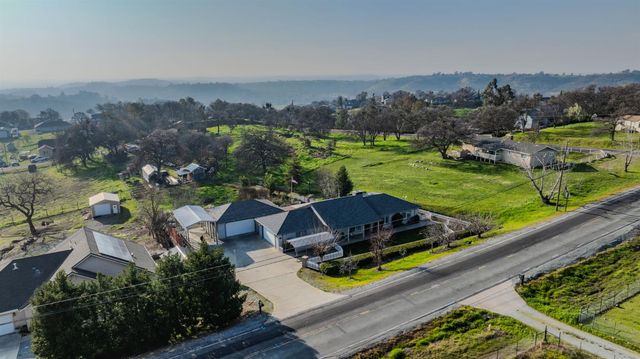 3716 Hartvickson Ln, Valley Springs, CA 95252