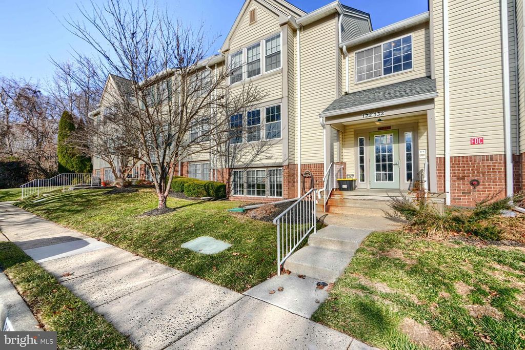 Image 1 of property listing at 132 JUMPERS CIR #204, Nottingham, MD 21236