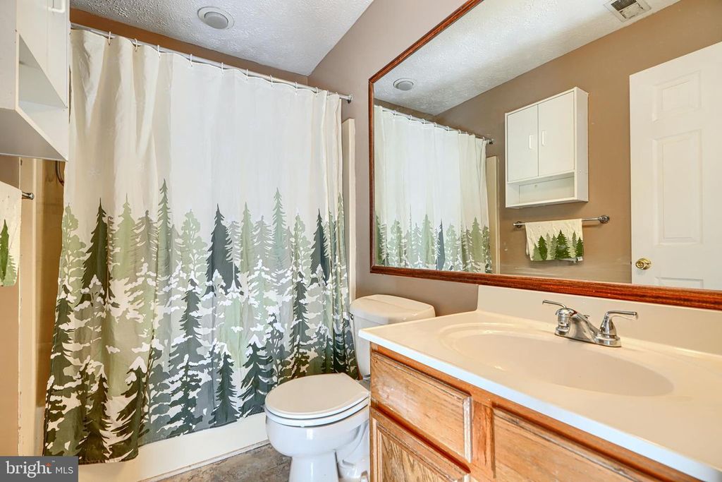 Image 13 of property listing at 132 JUMPERS CIR #204, Nottingham, MD 21236