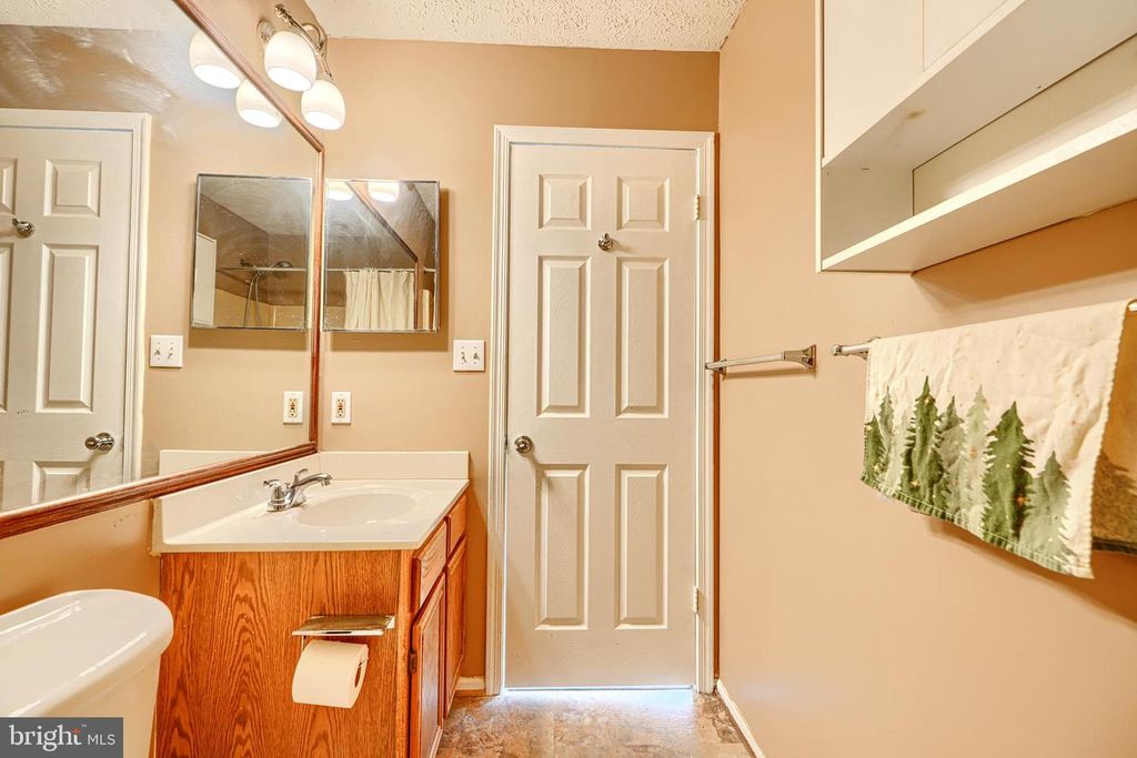 Image 14 of property listing at 132 JUMPERS CIR #204, Nottingham, MD 21236