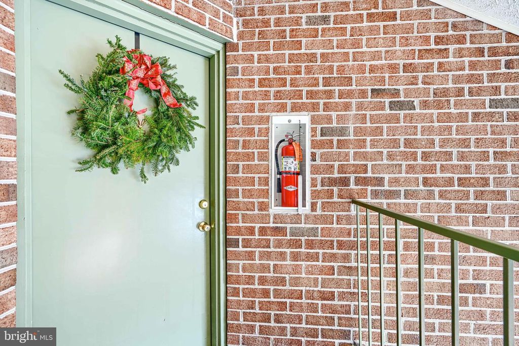 Image 2 of property listing at 132 JUMPERS CIR #204, Nottingham, MD 21236