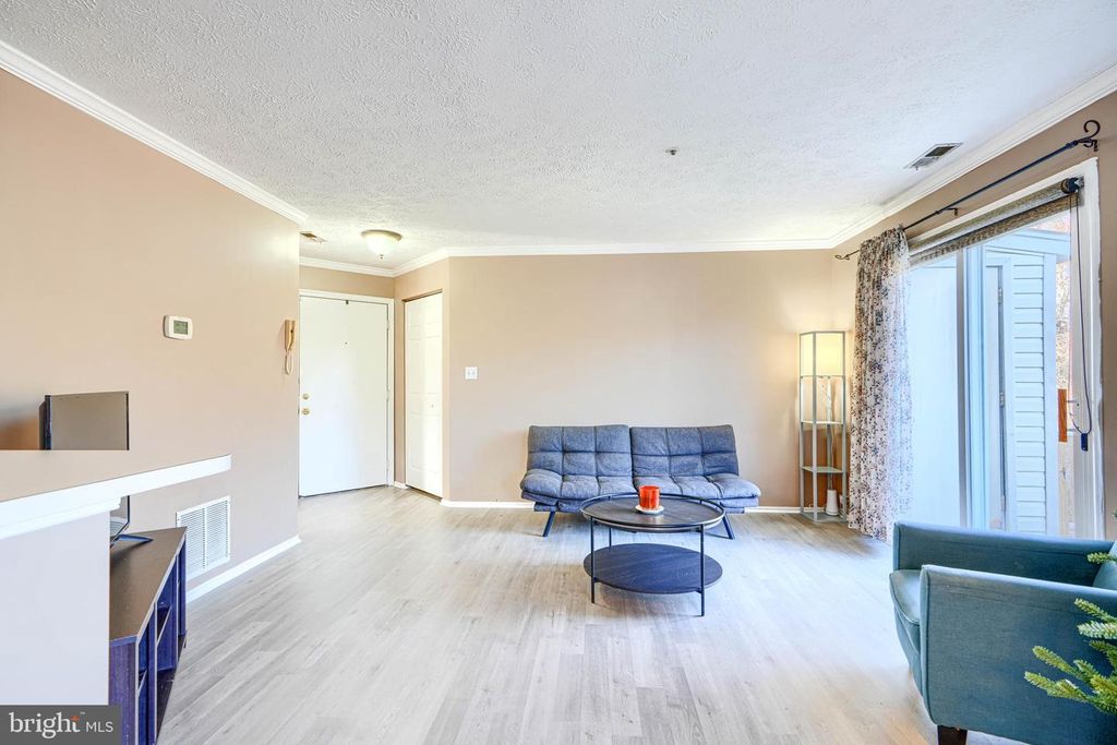 Image 5 of property listing at 132 JUMPERS CIR #204, Nottingham, MD 21236