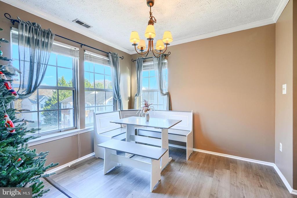 Image 6 of property listing at 132 JUMPERS CIR #204, Nottingham, MD 21236