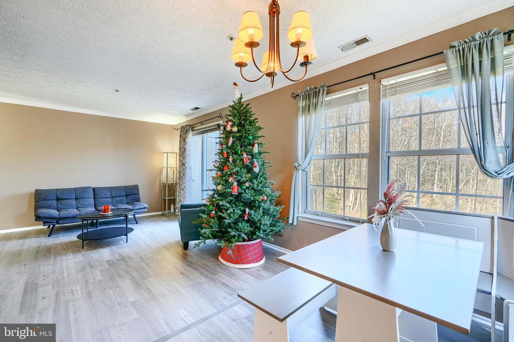 Image 7 of property listing at 132 JUMPERS CIR #204, Nottingham, MD 21236