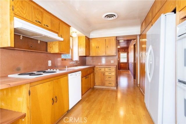 6909 Peach Avenue, Van Nuys (los Angeles), CA 91406