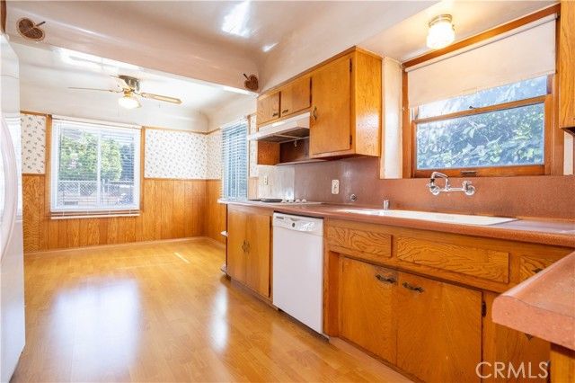 6909 Peach Avenue, Van Nuys (los Angeles), CA 91406