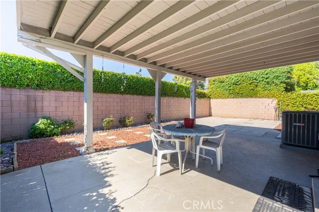 6909 Peach Avenue, Van Nuys (los Angeles), CA 91406