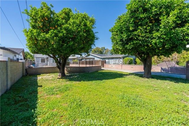 6909 Peach Avenue, Van Nuys (los Angeles), CA 91406