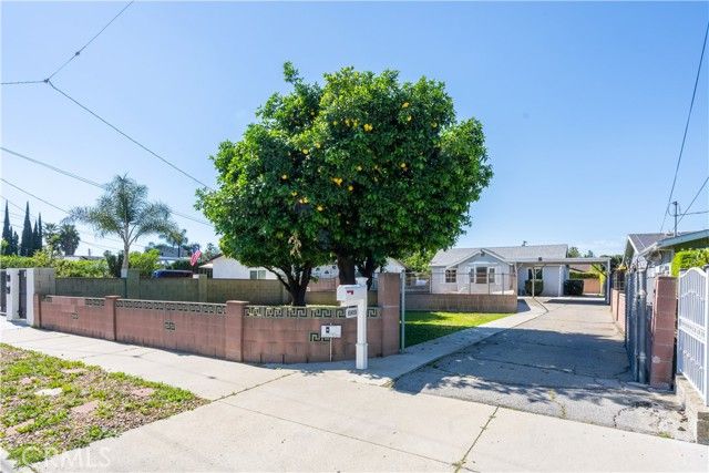 6909 Peach Avenue, Van Nuys (los Angeles), CA 91406