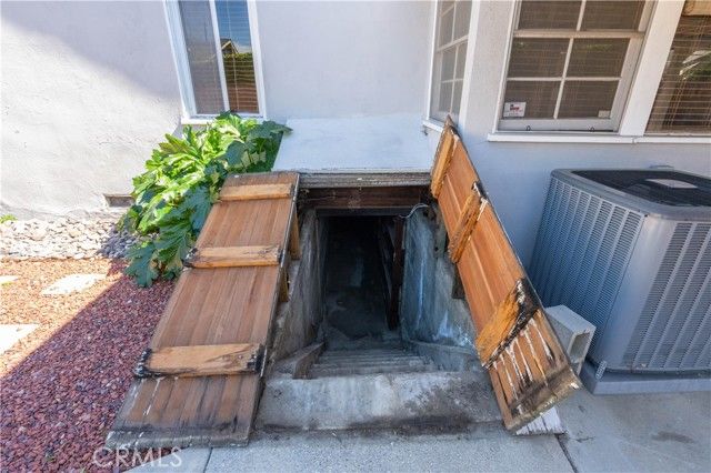 6909 Peach Avenue, Van Nuys (los Angeles), CA 91406